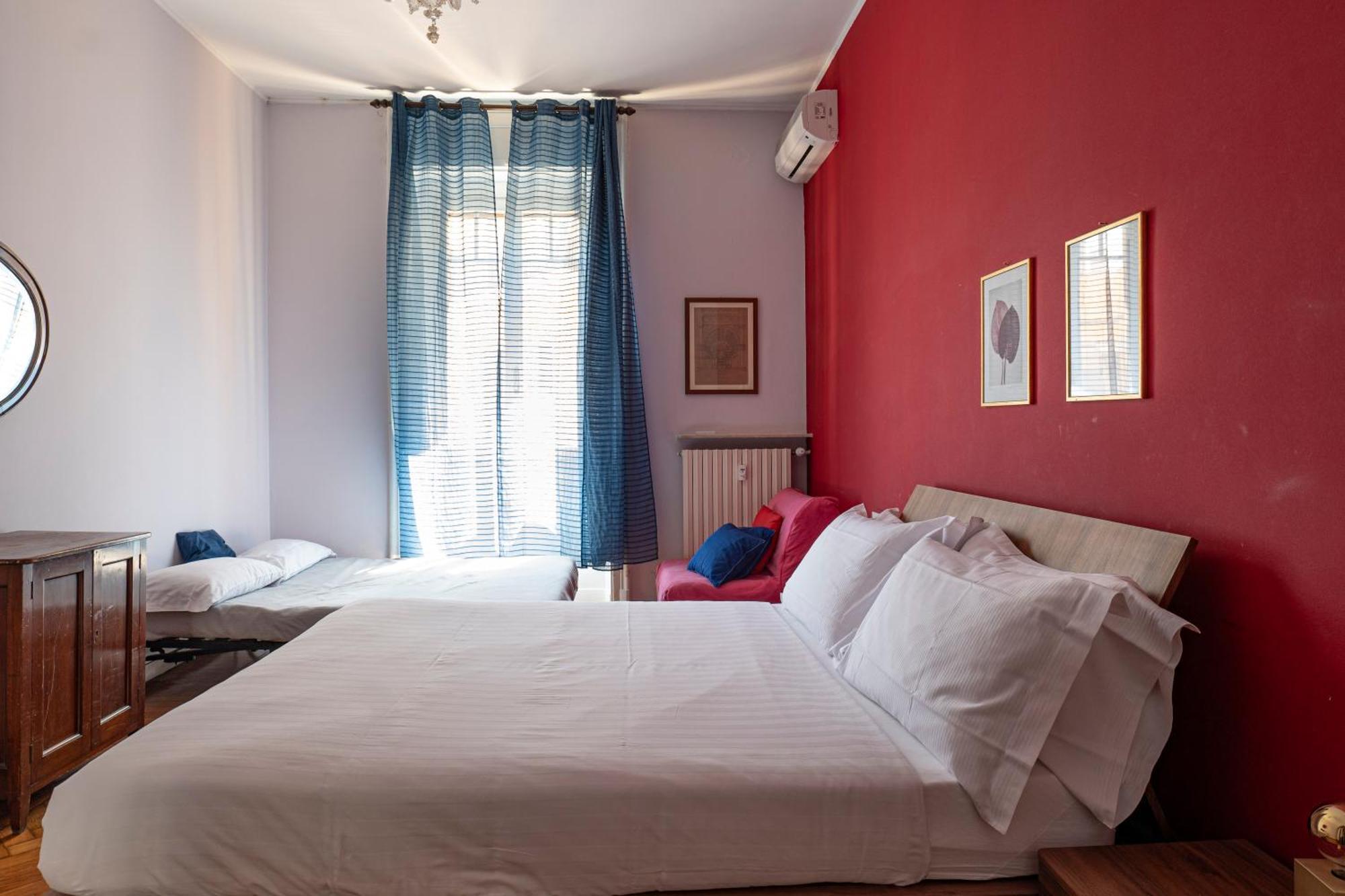 Apartment Sunshine-filled On Subway